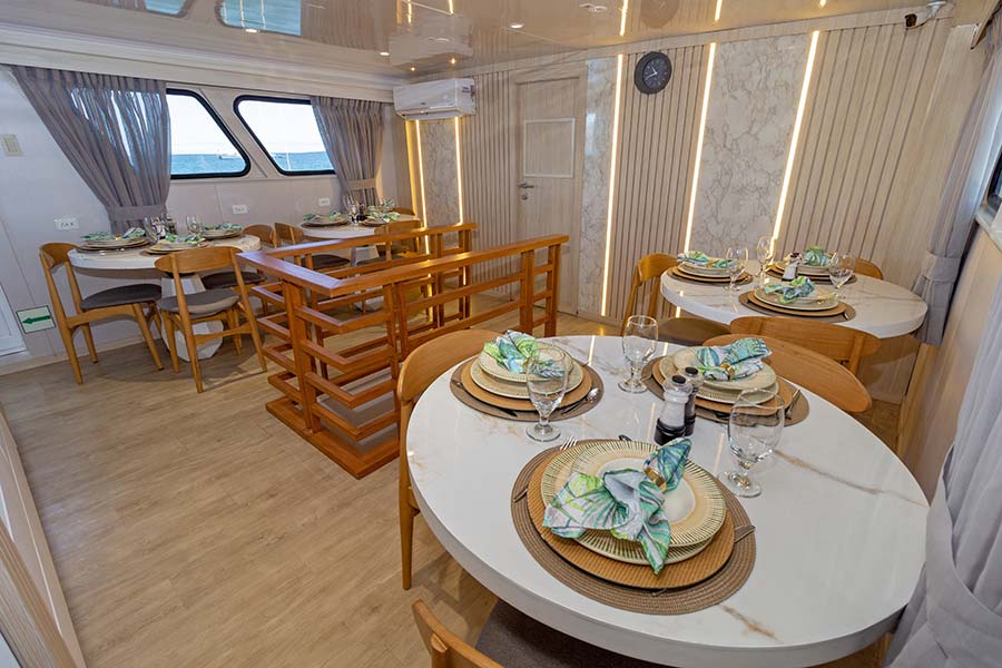 Dining room main deck G diver