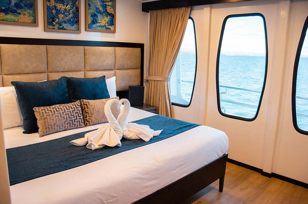 King size cabin upper and main deck