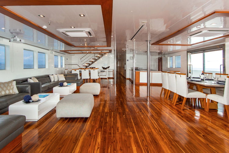 Lounge main deck infinity