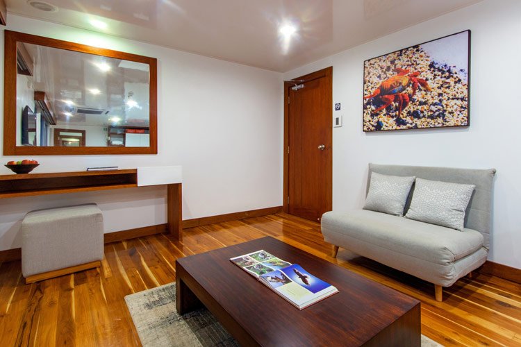 Suite infinity upper deck livingroomn